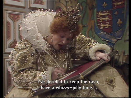 Queeniw in Blackadder Chains